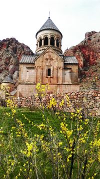 Fotografie von Kloster in Armenien im Fr&uuml;hling