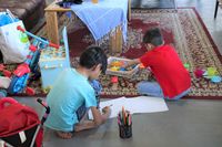 Kinder spielen in einem Safe Space f&uuml;r Gefl&uuml;chtete auf der Insel Lesbos