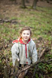 Fotos von Kind im Wald